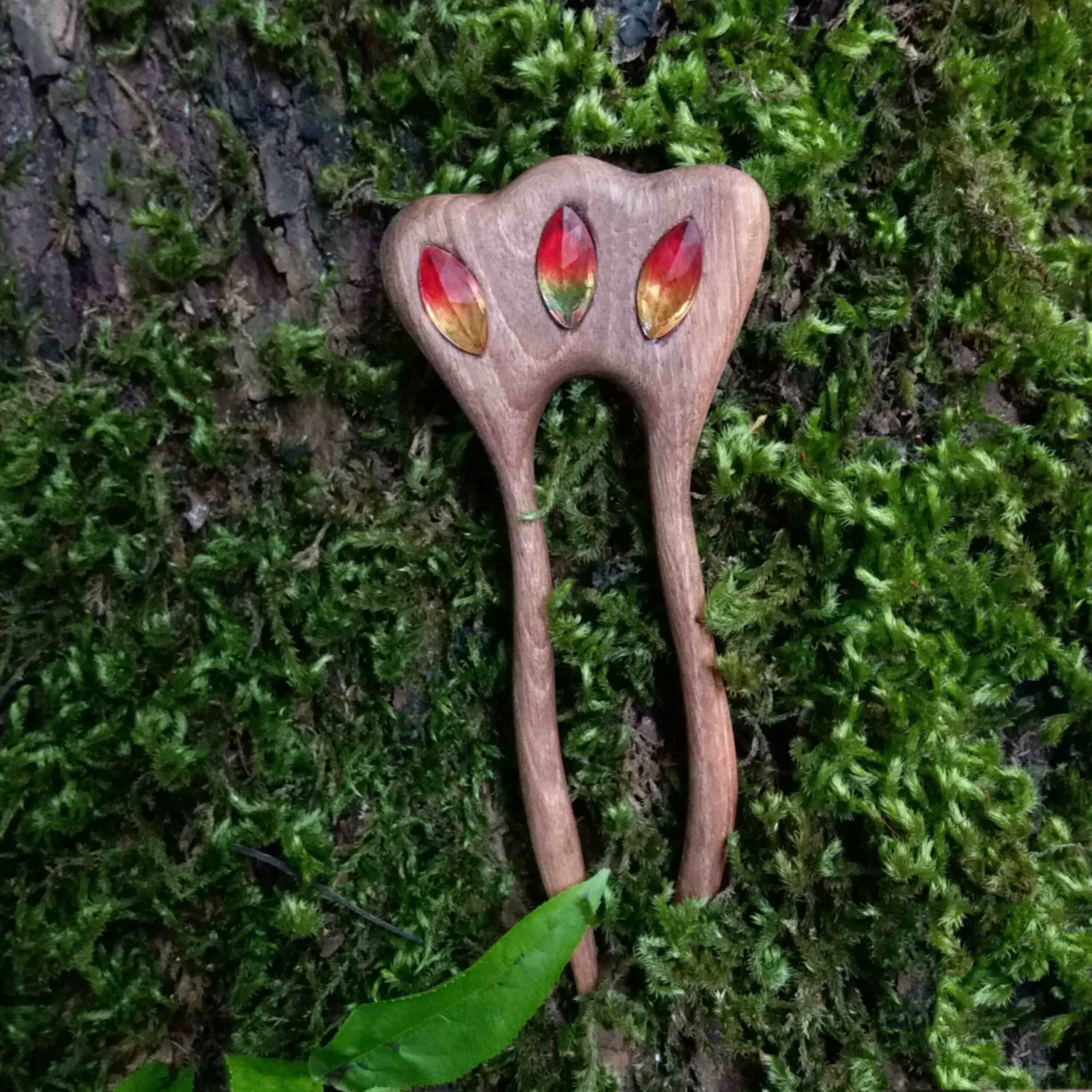 Holz-Haargabel Handgefertigt mit Krone-Design & Turmalin-Steinen