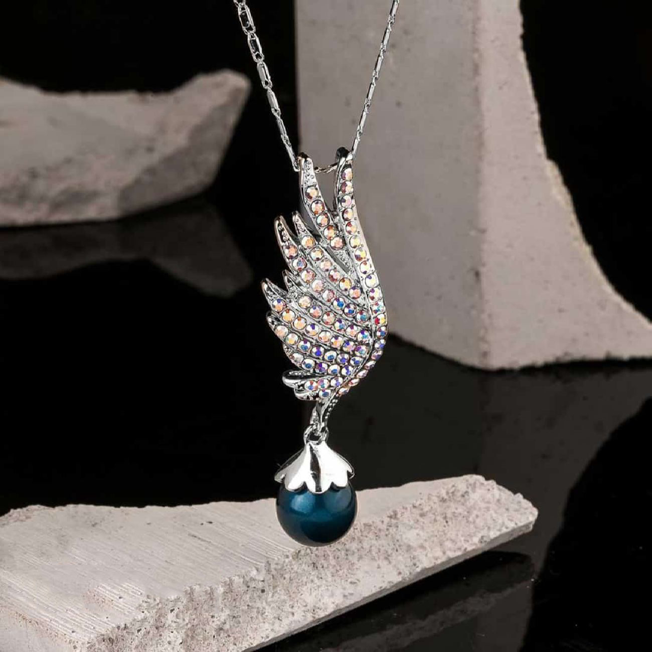 Messing-Halskette für Frauen mit Engelsflügel-Design