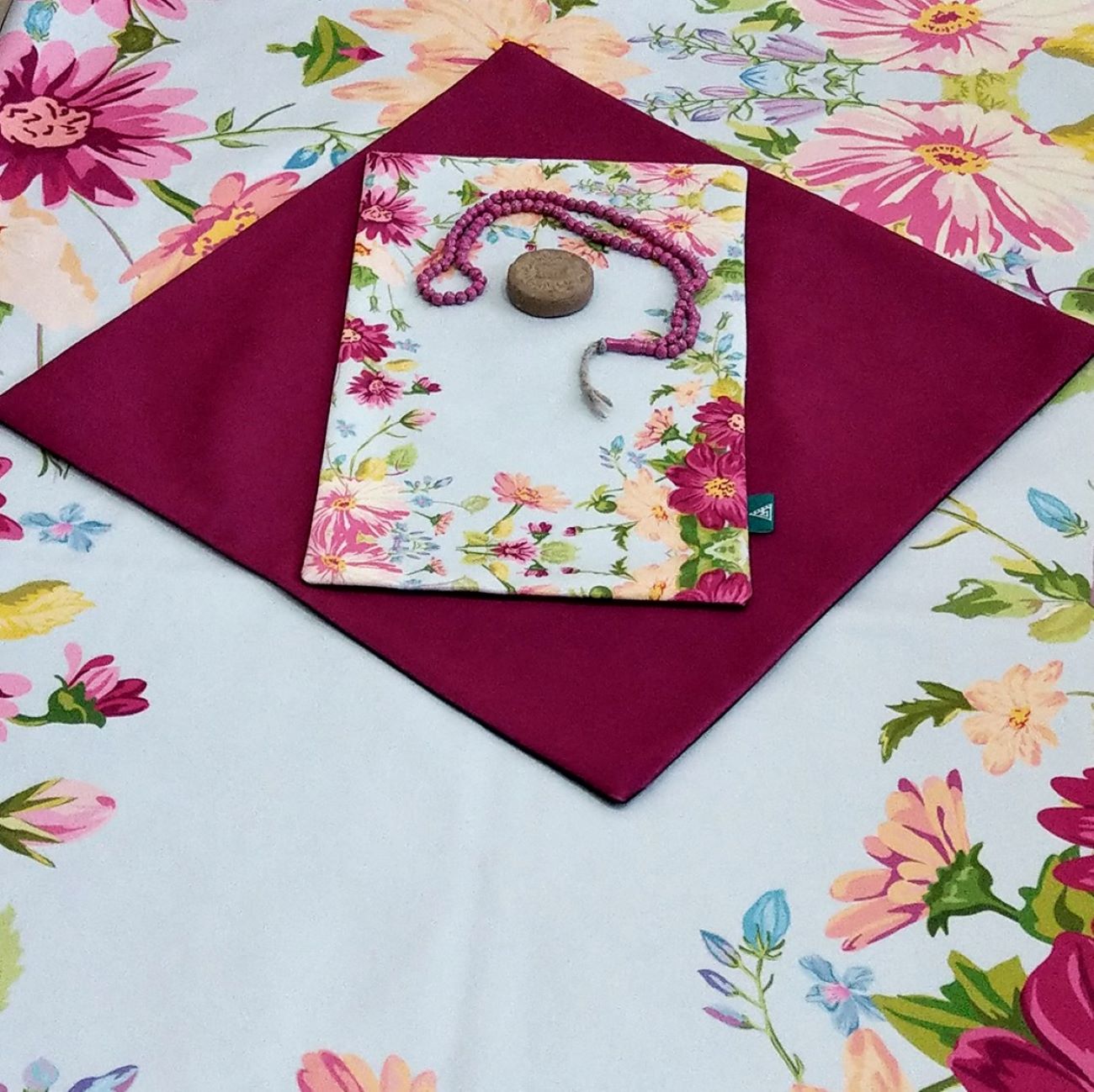 Islamische dünne Gebetsmatte aus Samt Janamaz Sajadah mit Blumendesign