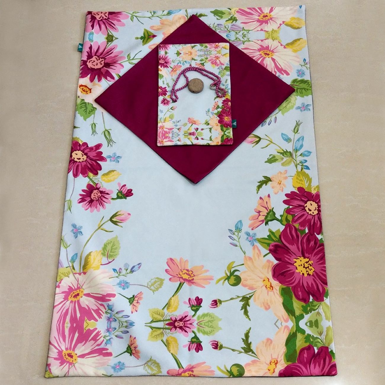 Islamische dünne Gebetsmatte aus Samt Janamaz Sajadah mit Blumendesign