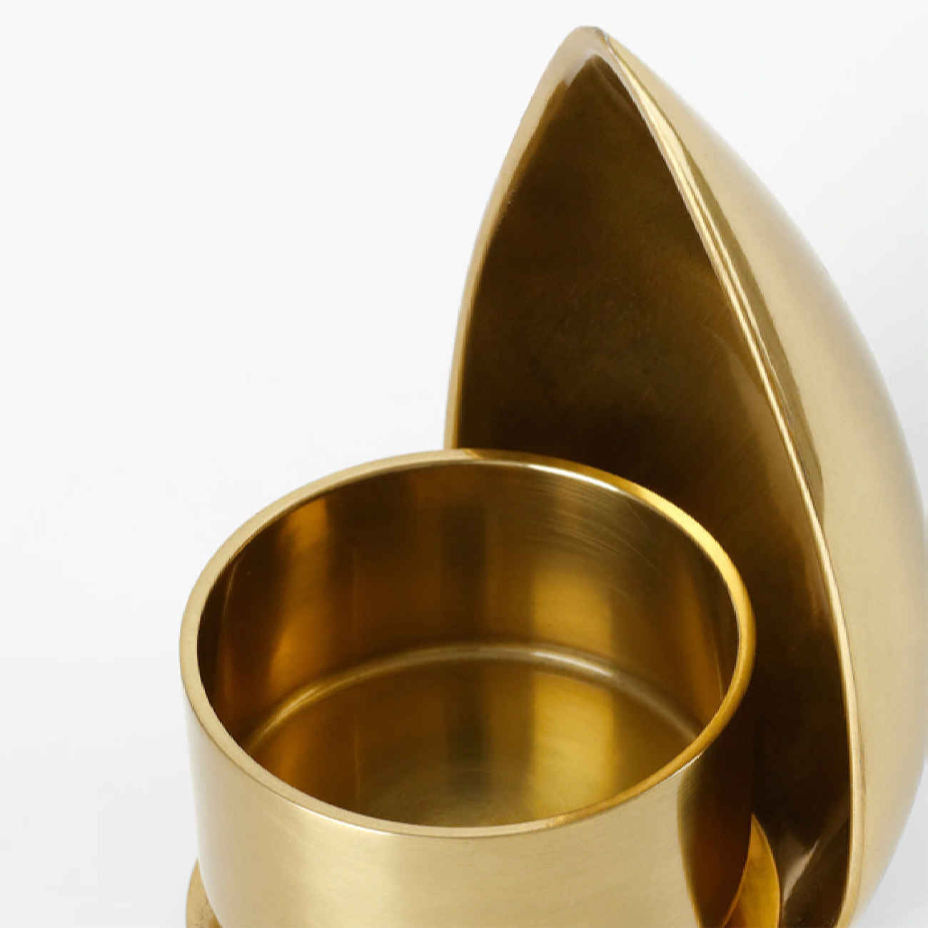 Leuchtender persischer Kerzenständer aus Stahl in Gold