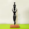 Minimalistische Kunst-Skulptur Metall Afrikanische Frau, die Wasser trägt