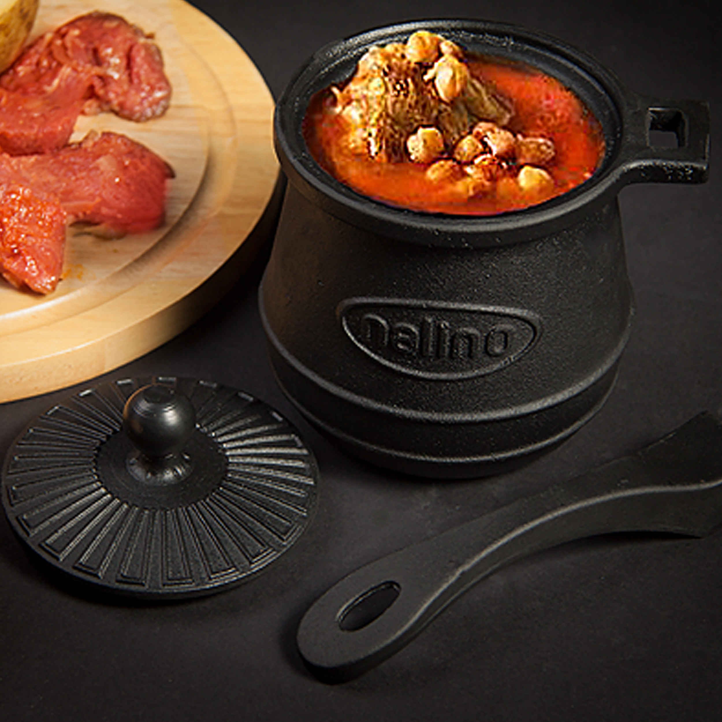 Persischer Dizi-Topf mit Deckel und Fleischstampfer für die Zubereitung von Abgoosht