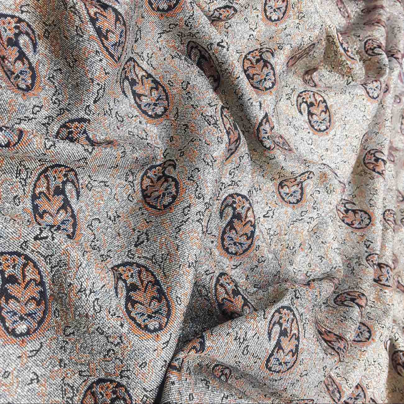 Persischer Termeh-Stoff verziert im klassischen Paisley-Design