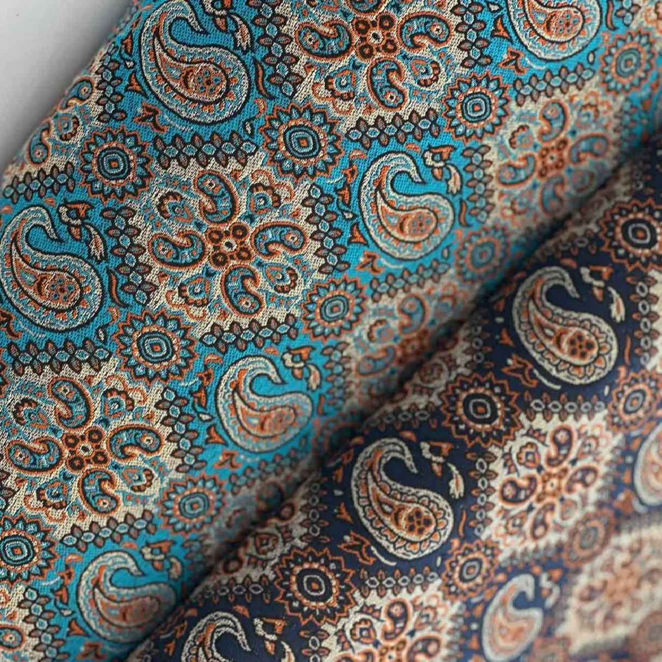 Persischer Termeh-Stoff verziert mit Paisley-Design
