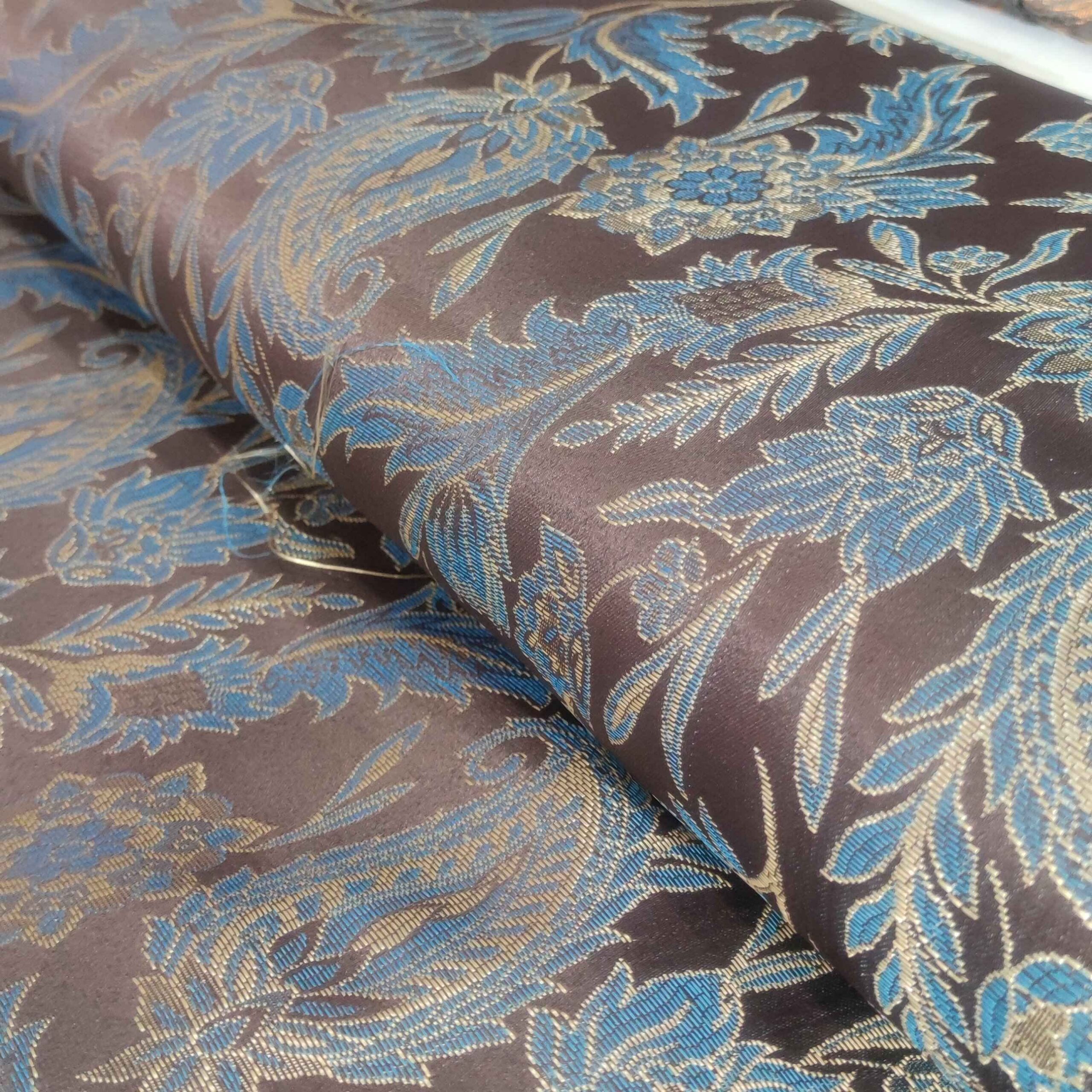Persischer Termeh-Stoff Luxus mit floralem Paisley-Design
