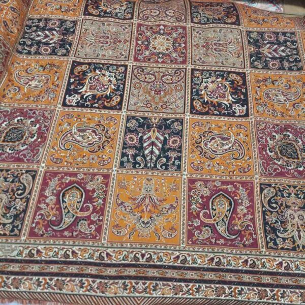 Persischer Termeh-Stoff luxuriös im klassischen Paisley-Design