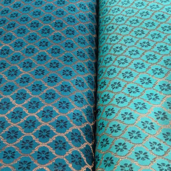 Persischer Termeh-Stoff mit exquisitem floralem Paisley-Design