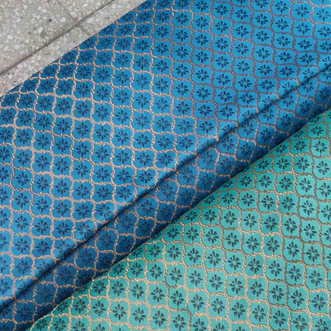 Persischer Termeh-Stoff mit exquisitem floralem Paisley-Design