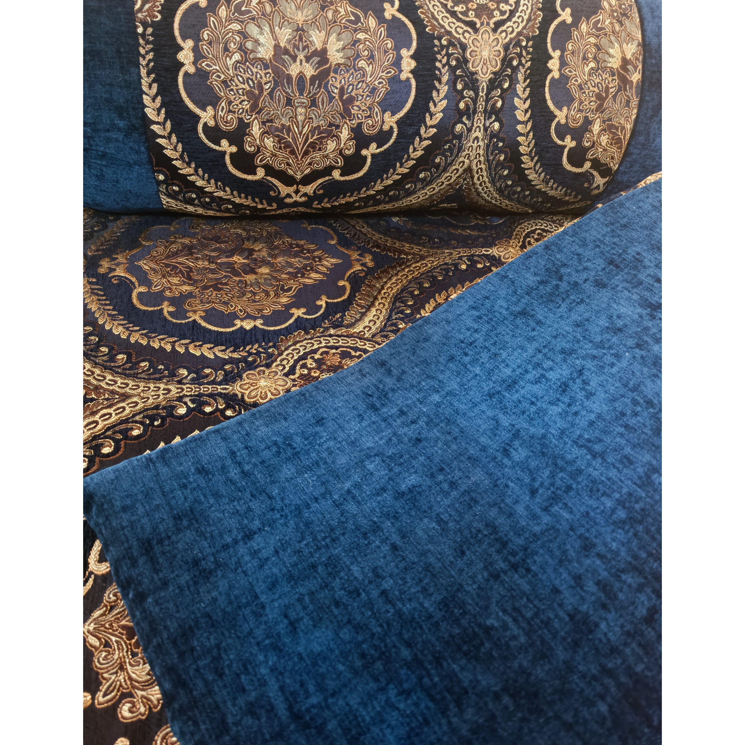 Traditionelles persisches zylindrisches Kissen mit Matratze