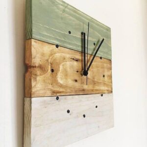 Handgefertigte Holzwanduhr mit lautlosem kontinuierlichen Sweep-Mechanismus