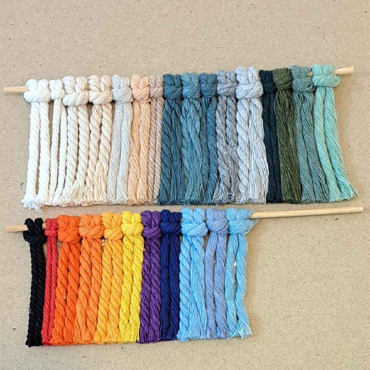 Handgefertigte Macrame Ohrringe mit Dreieck Design