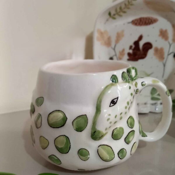 Künstlerische handgefertigte Keramiktasse - Hirsch-Design
