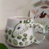 Künstlerische handgefertigte Keramiktasse - Hirsch-Design