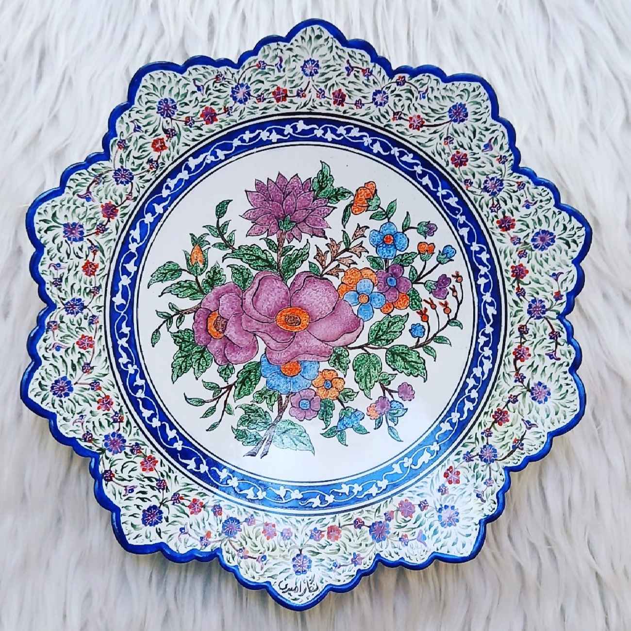 Dekorativer Kupferteller mit Emaille – persische Minakari handgemalte Kunst