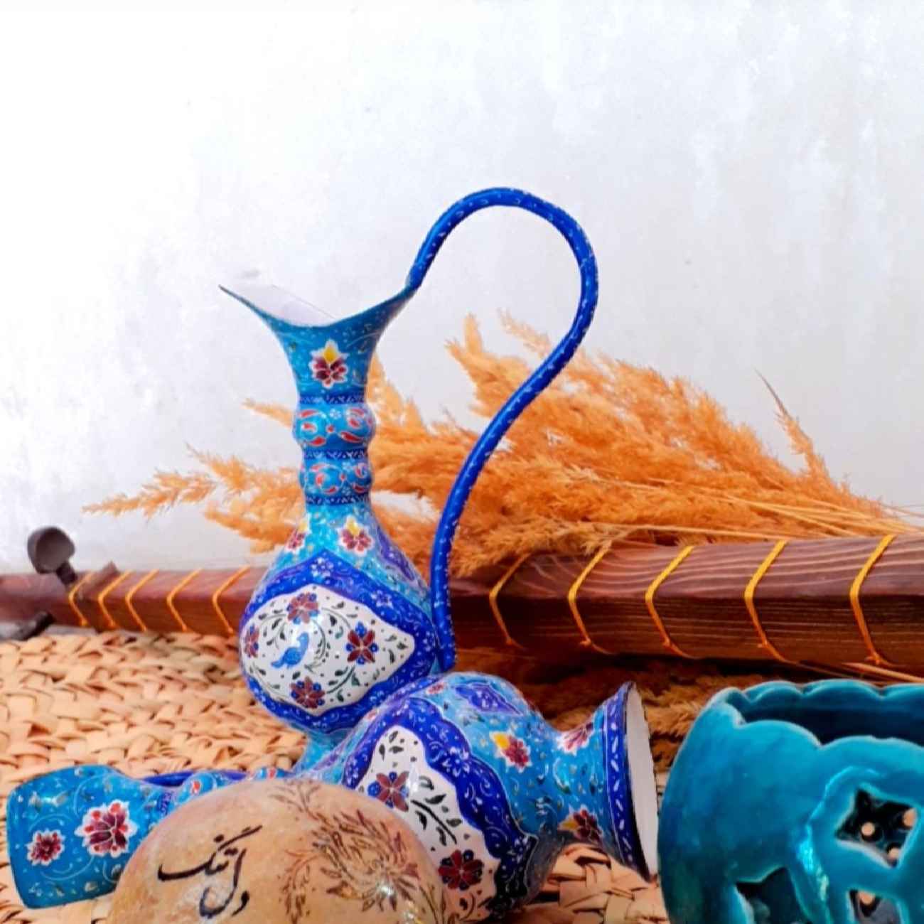 Dekorativer Krug mit Persischer Minakari-Emaille