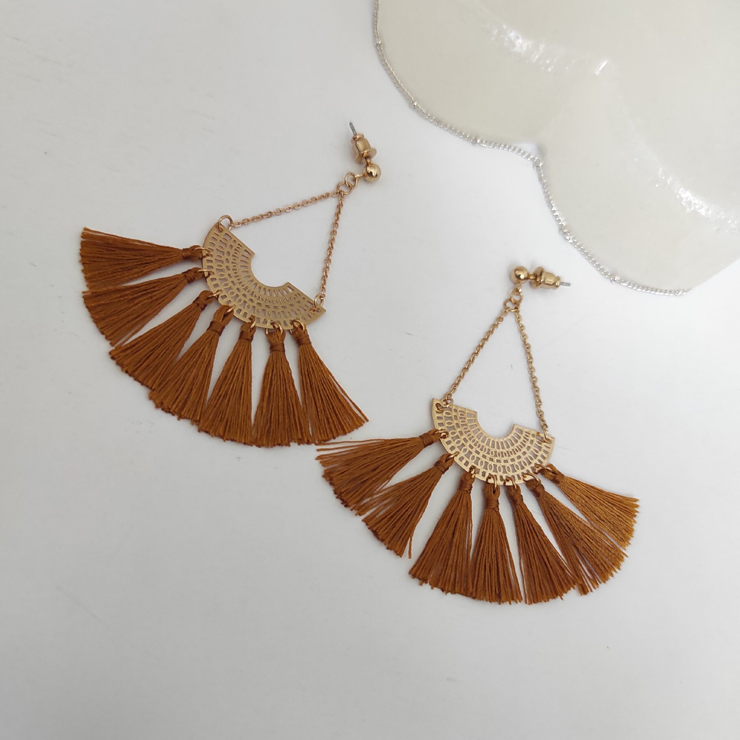 Handgewebte Macrame Ohrringe mit Anhänger in Braun