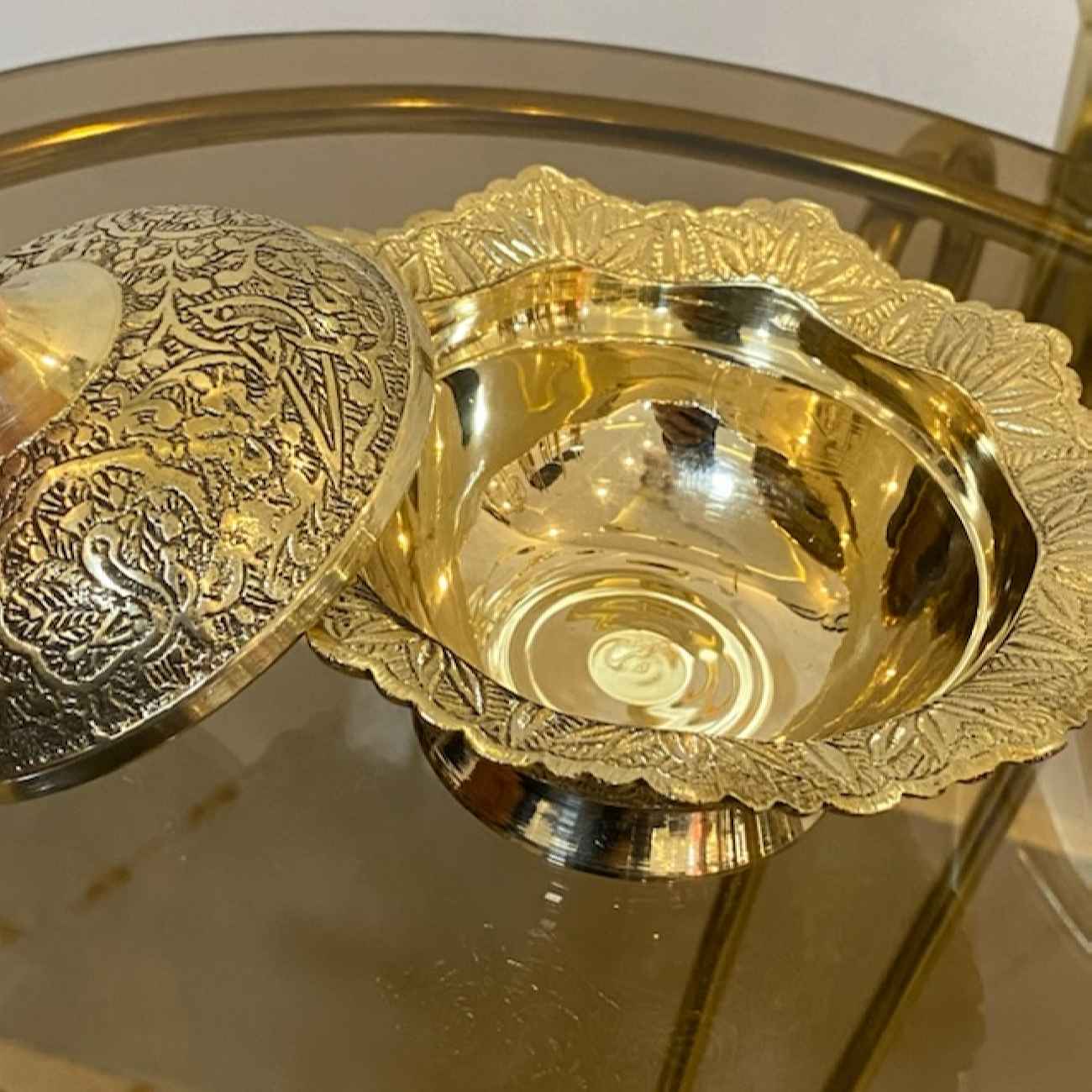 Luxuriöse Messing-Zuckerschale mit detailliertem Deckel