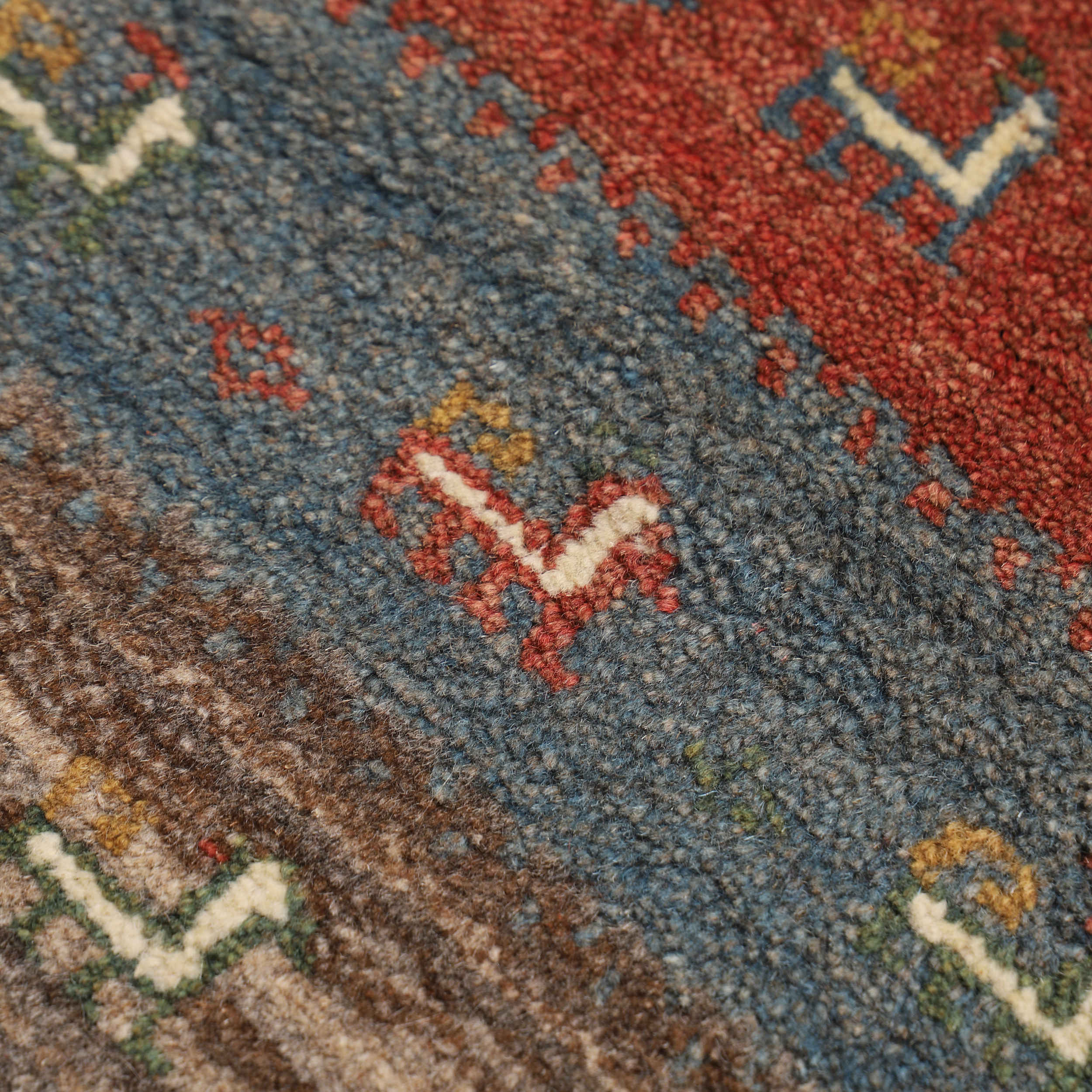 Echter persischer Gabbeh-Wollteppich handgewebt in Fars mit Rand grau