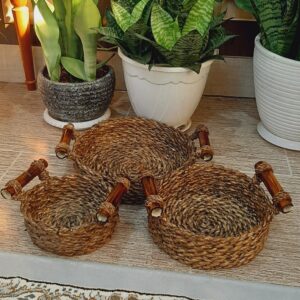 Handgewebter Weidenkorb mit Griff in Dunkelbraun