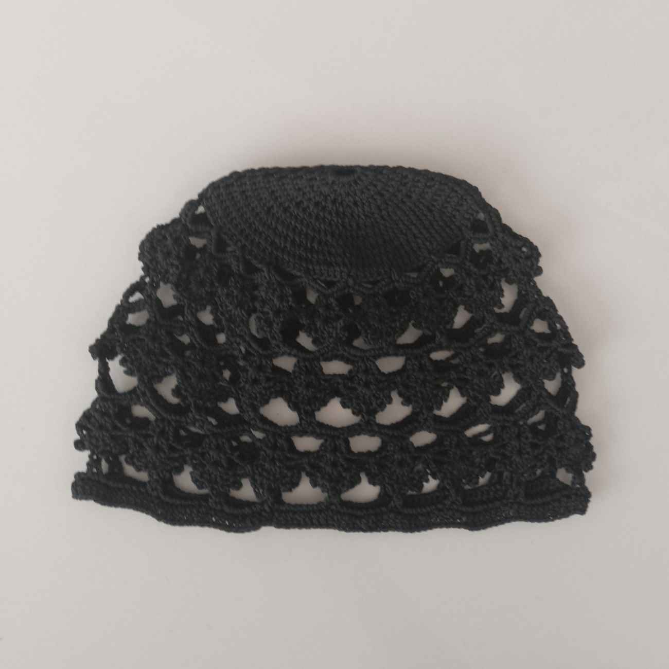 Gehäkelte Mütze – Warm & trendy, perfektes Winteraccessoire in Creme