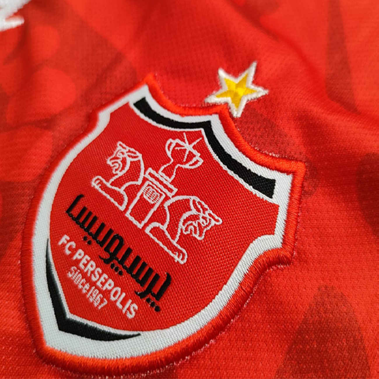 Persepolis Heimtrikot und Shorts 2022/2023 – Saisontrikot, Club-Produkte