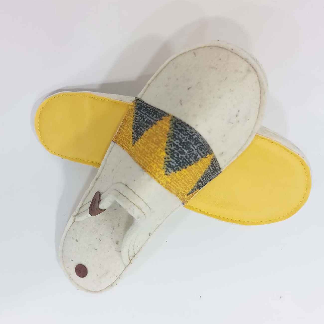 Persische Wollpantoffeln – warm & gemütlich mit geometrischem Design
