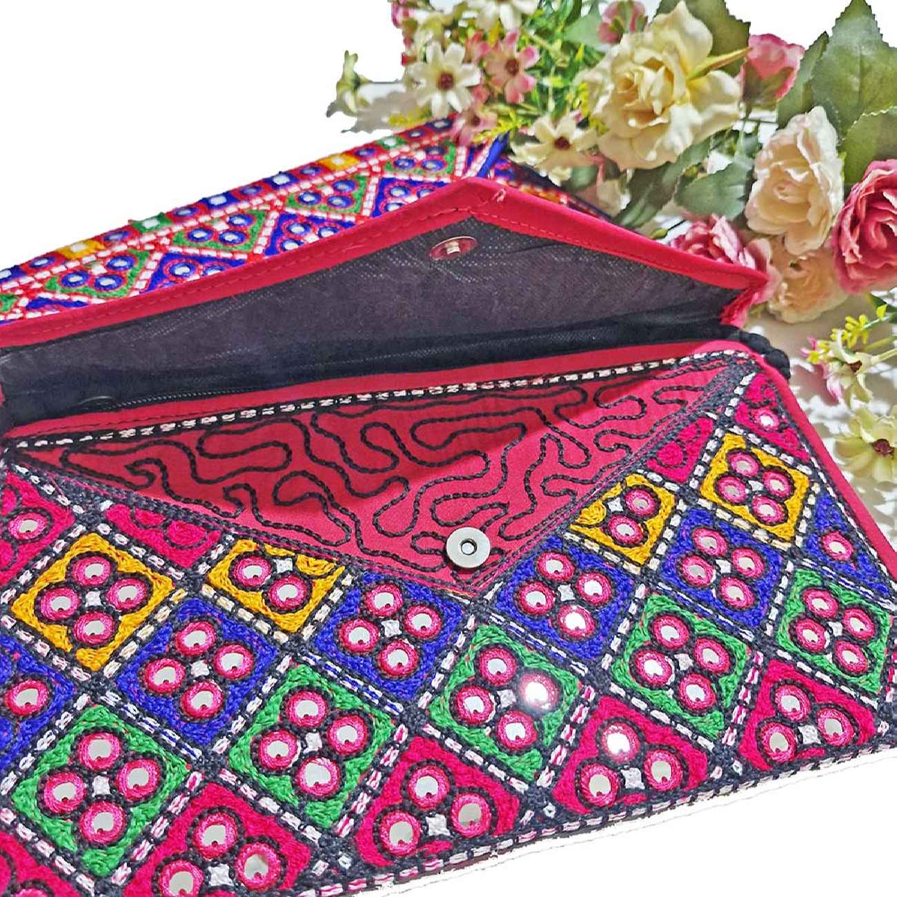 Handgefertigte persische Damen-Clutch – Suzani-Stickerei in Rosa