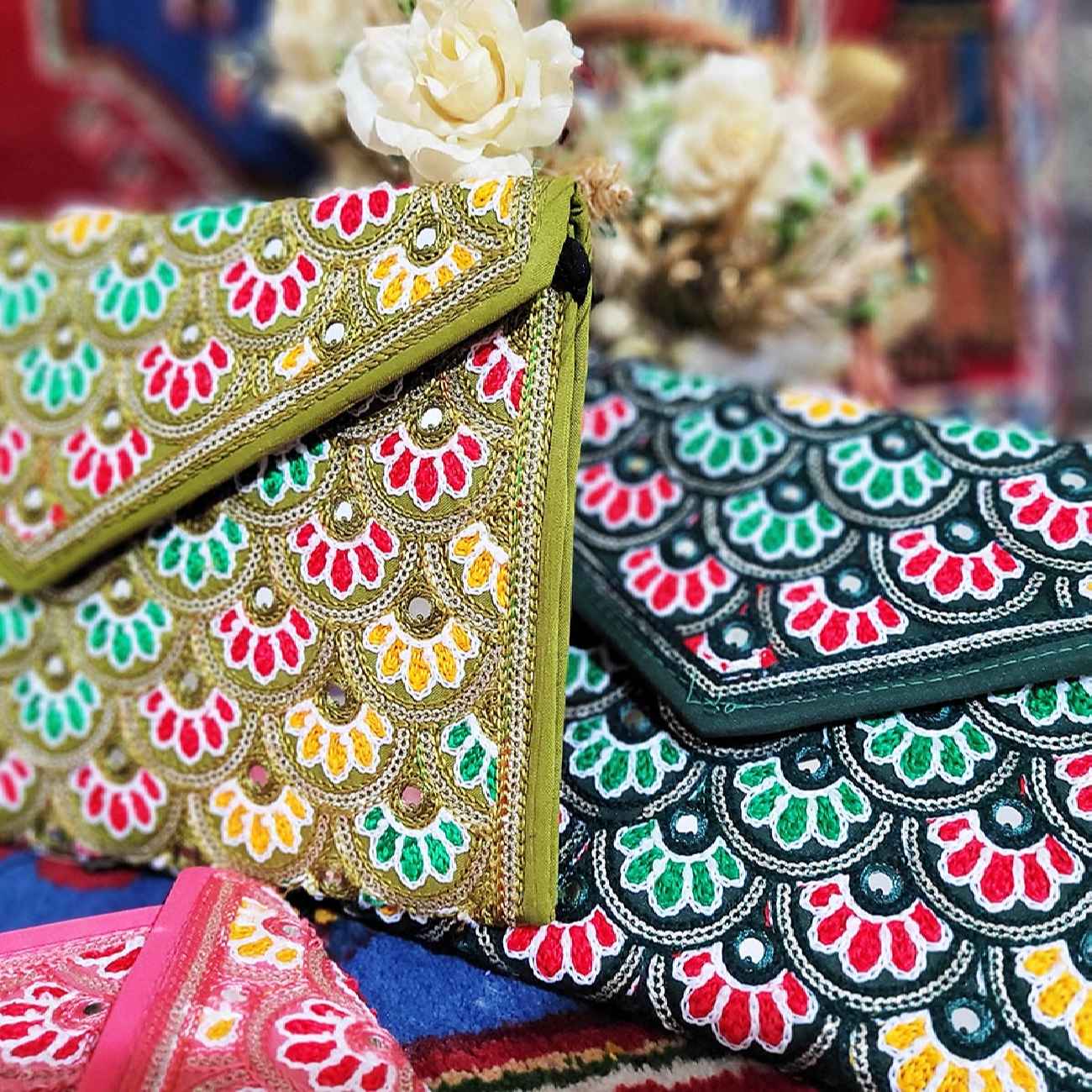 Handgefertigte persische Damen-Clutch – Suzani-Stickerei im traditionellen Stil