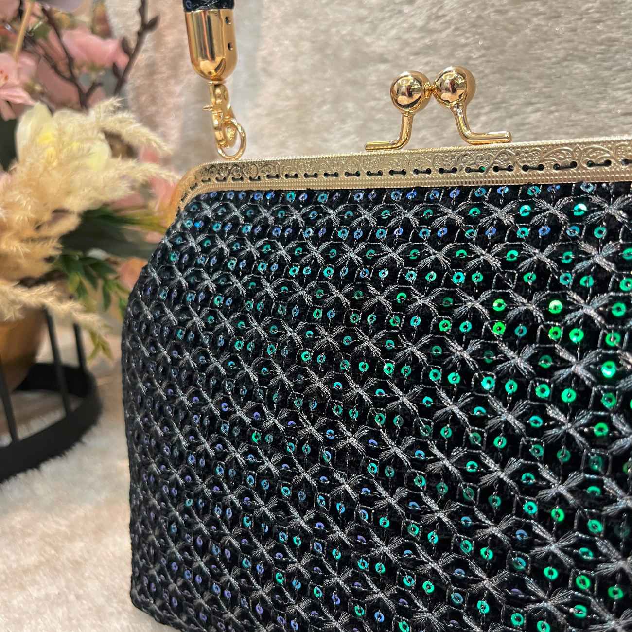 Bestickte Ethno-Samt-Clutch-Handtasche mit Baluchi-Design – Grün