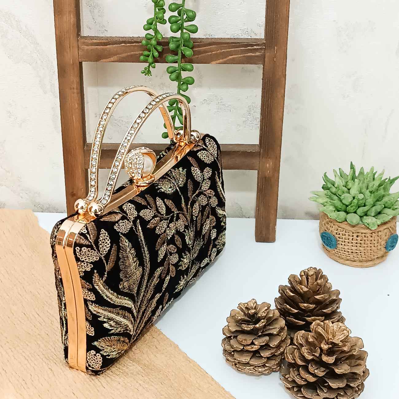 Persische Damen-Clutch – Suzani-Stickerei mit trendigem handgefertigtem Design
