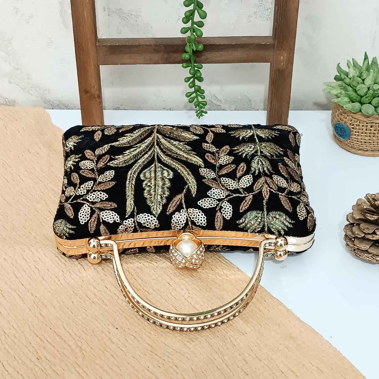 Persische Damen-Clutch – Suzani-Stickerei mit trendigem handgefertigtem Design