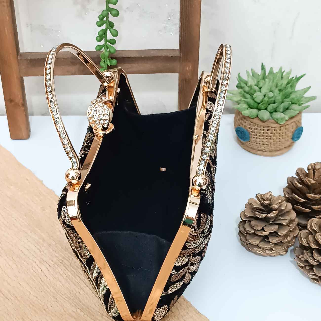 Persische Damen-Clutch – Suzani-Stickerei mit trendigem handgefertigtem Design