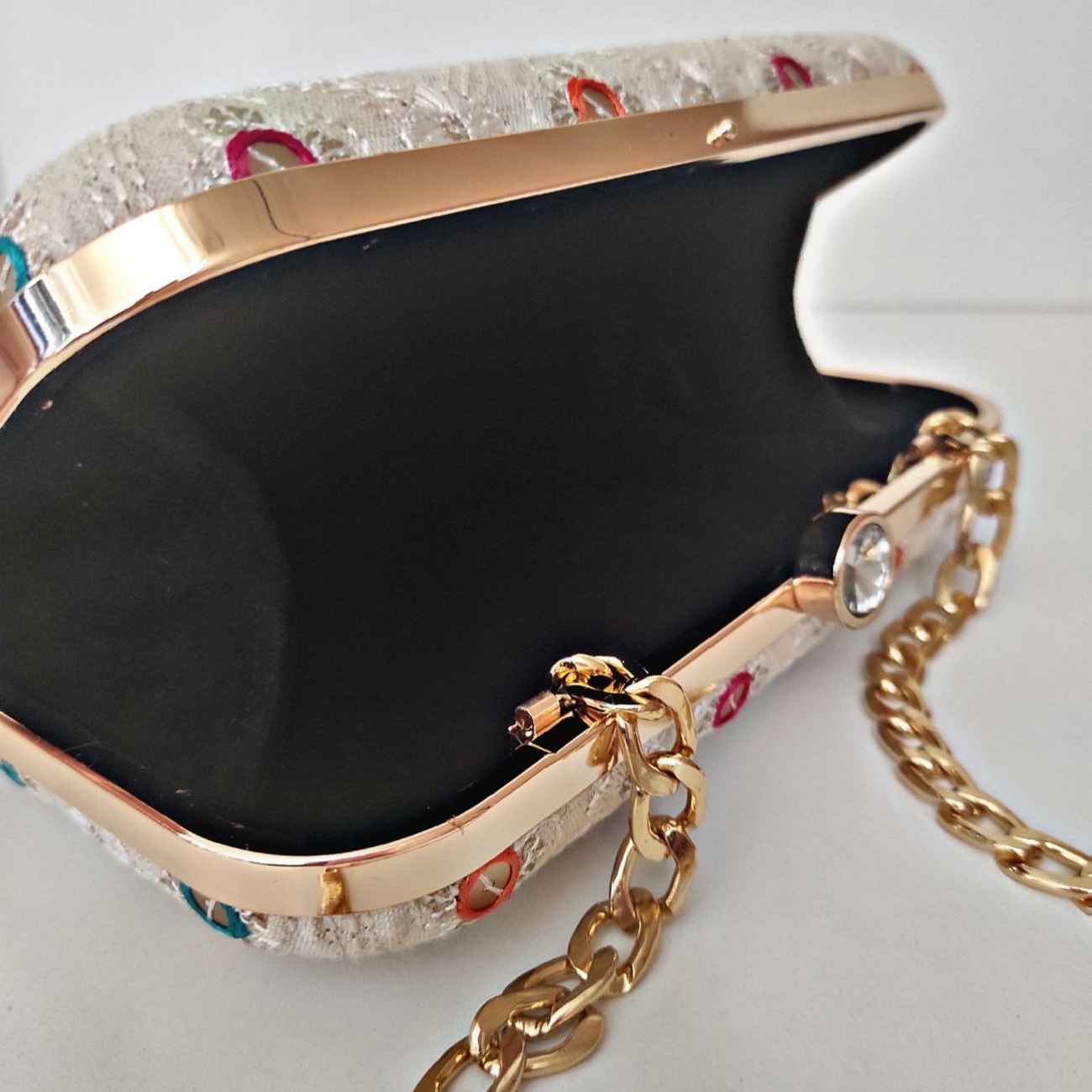 Persische Damen-Clutch – Suzani-Stickerei in Gold, geeignet für Feier & Party