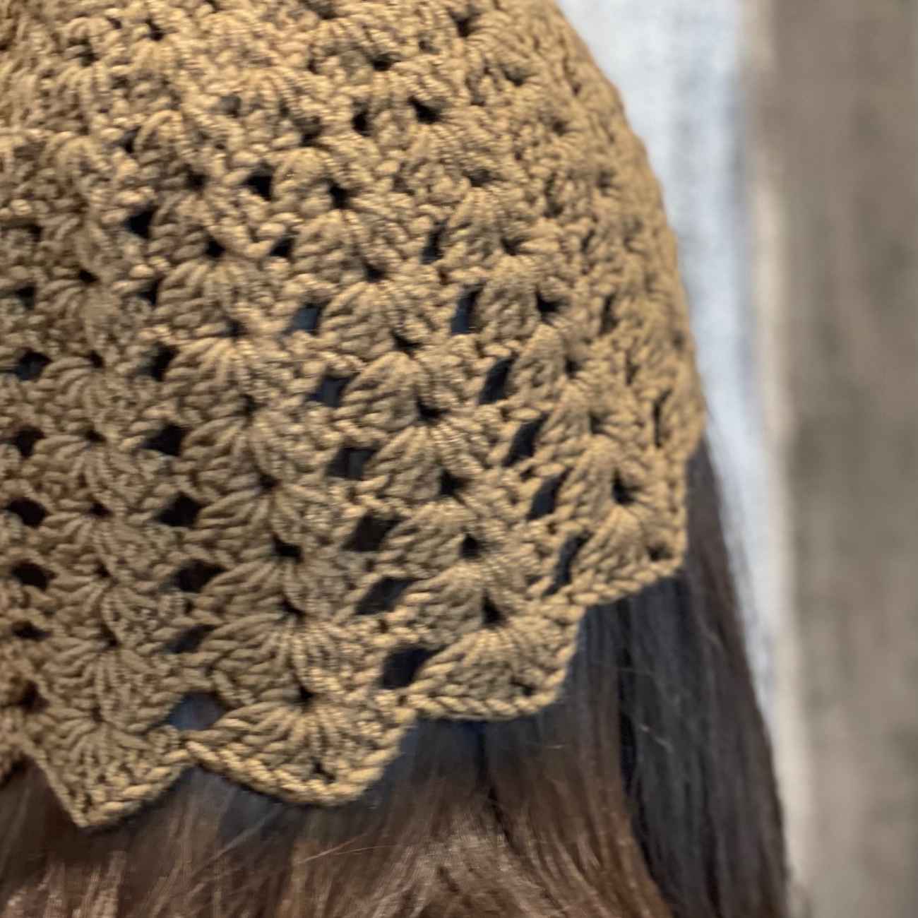 Gehäkelte Mütze – Handgefertigt, schick & elegant, ideal für den Winter