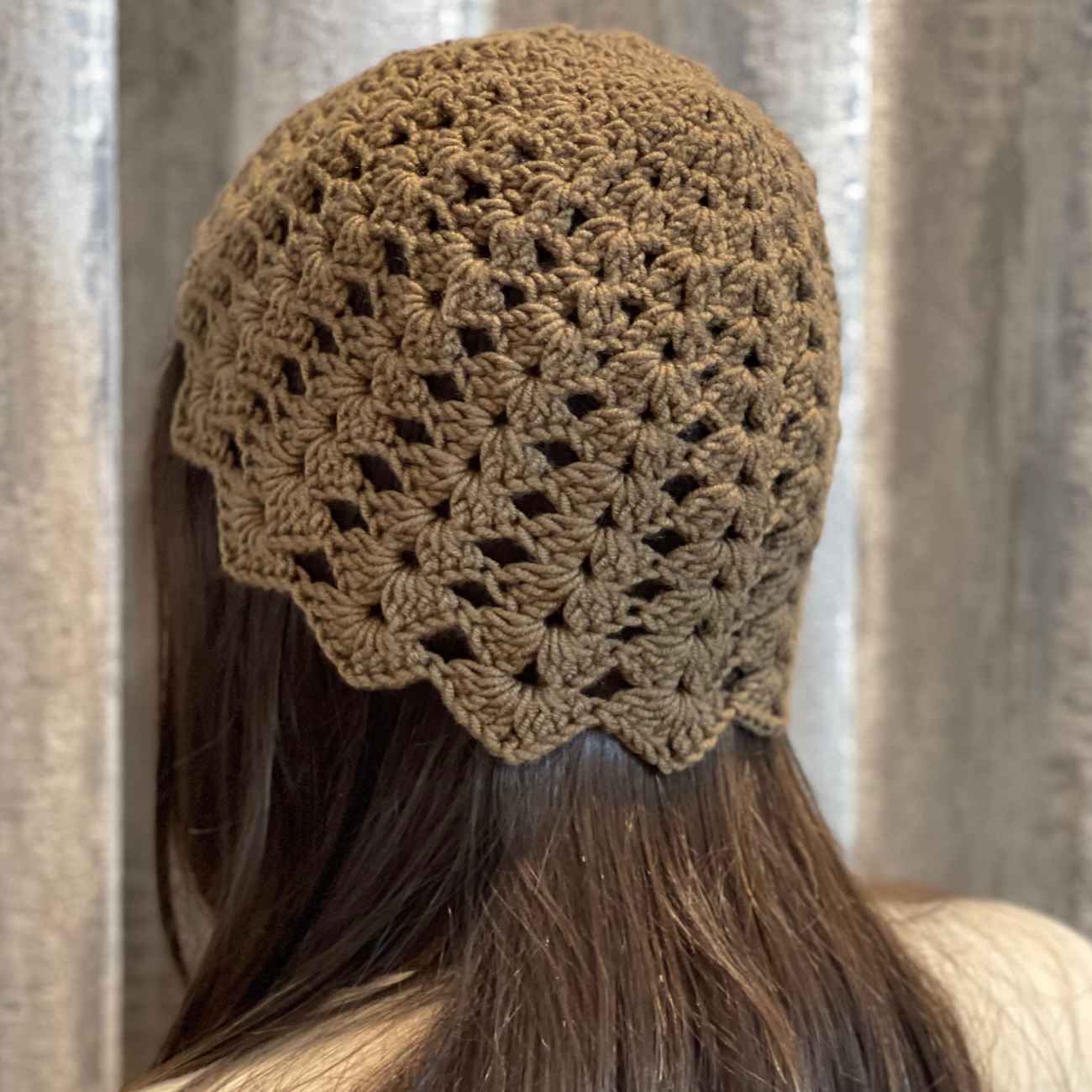Gehäkelte Mütze – Handgefertigt, schick & elegant, ideal für den Winter