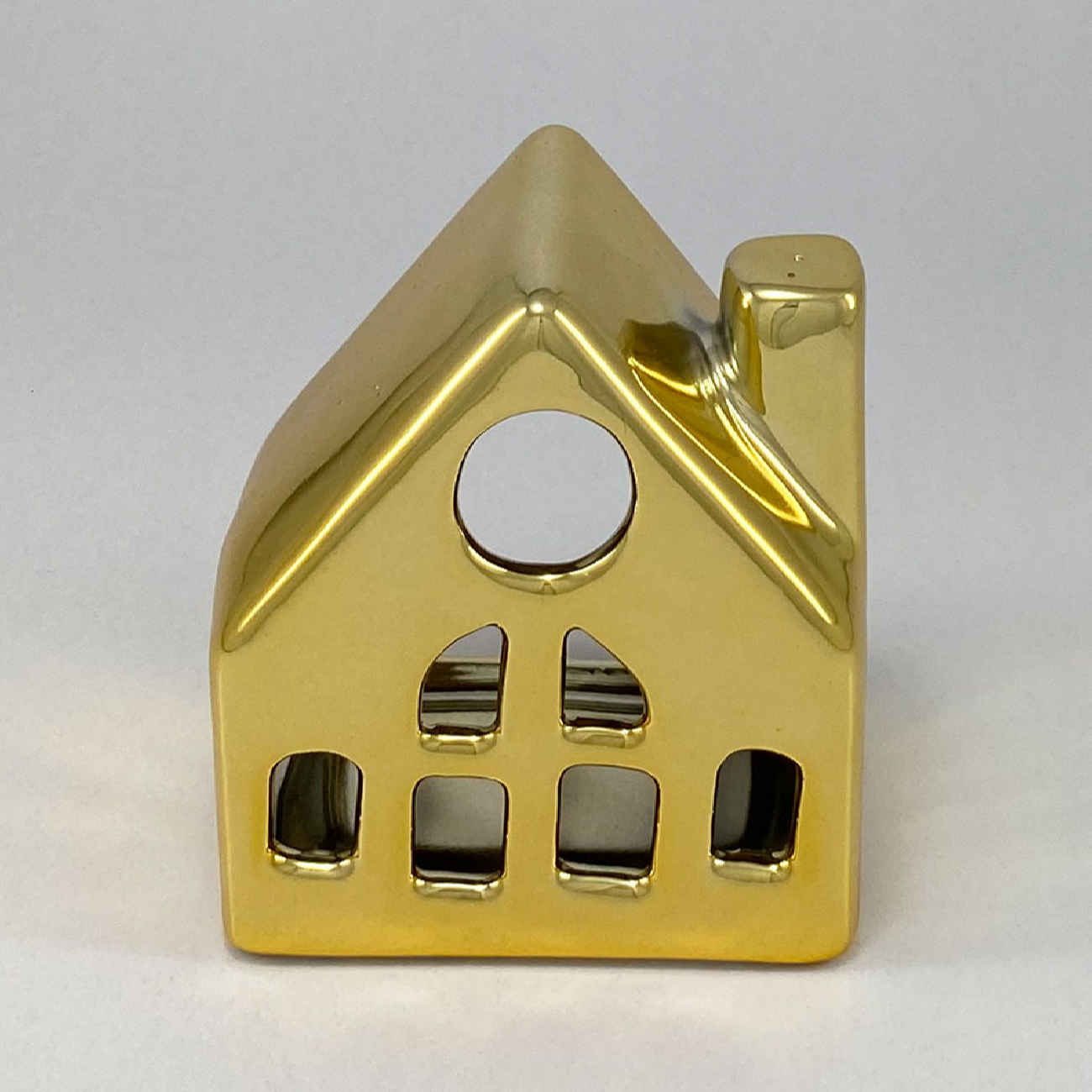 Dekorativer Kerzenhalter aus Keramik mit Häuschendesign in Gold