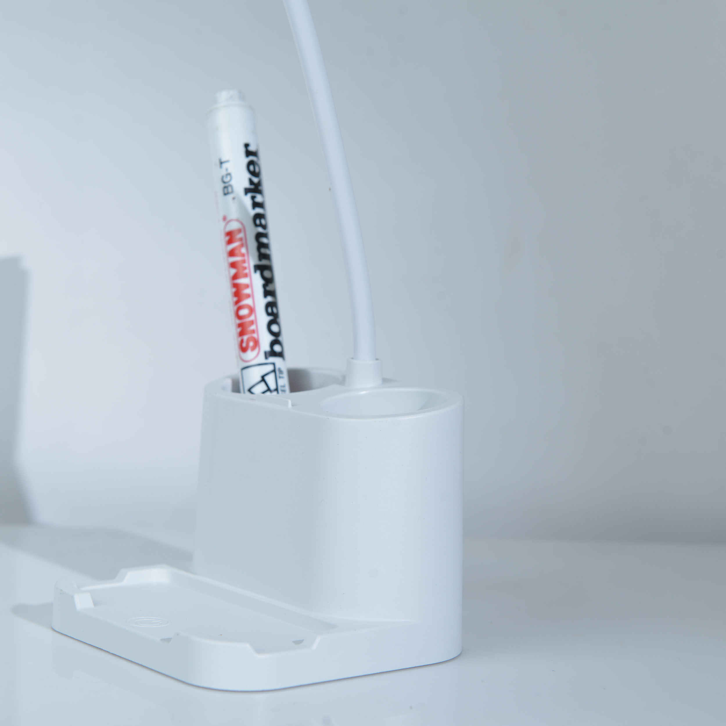 Schreibtischlampe mit Organizer – Funktionale Beleuchtung für jedes Arbeitsumfeld