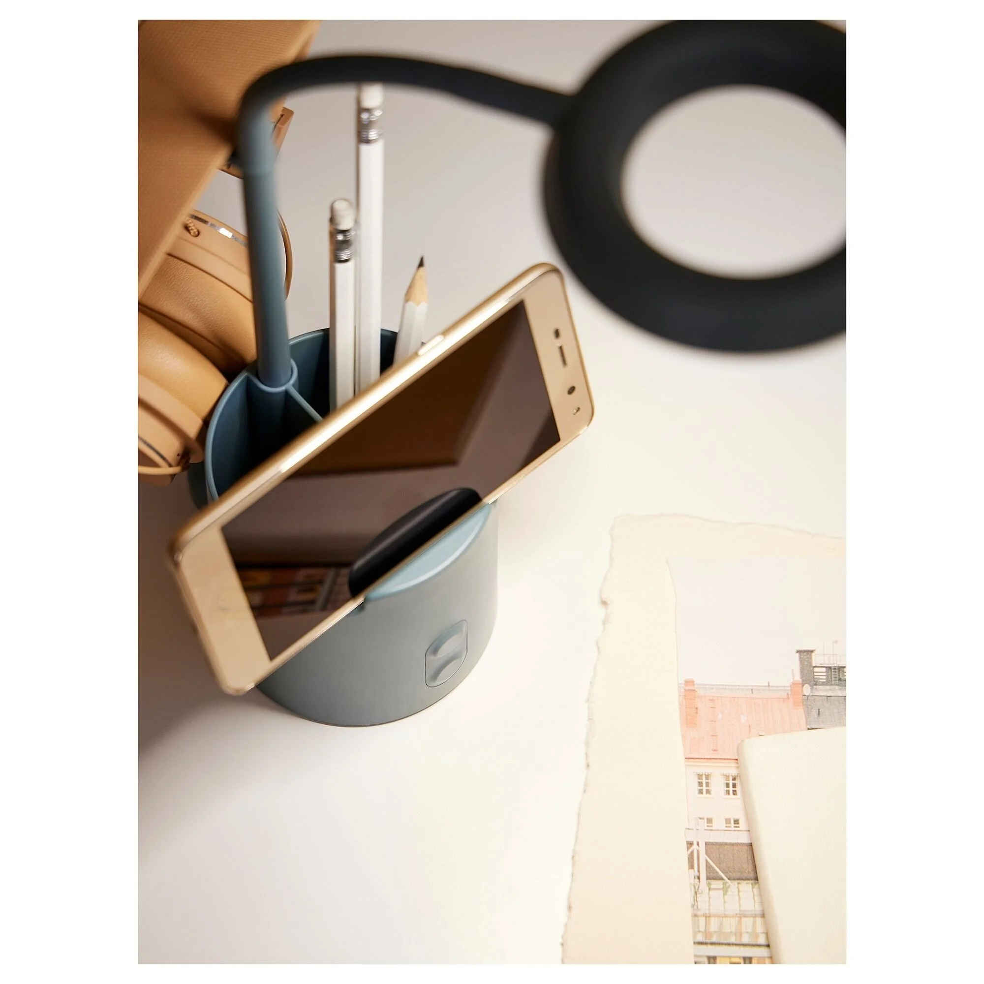 Schreibtischlampe mit Organizer – Licht, Stauraum & Stil für jedes Arbeitsumfeld