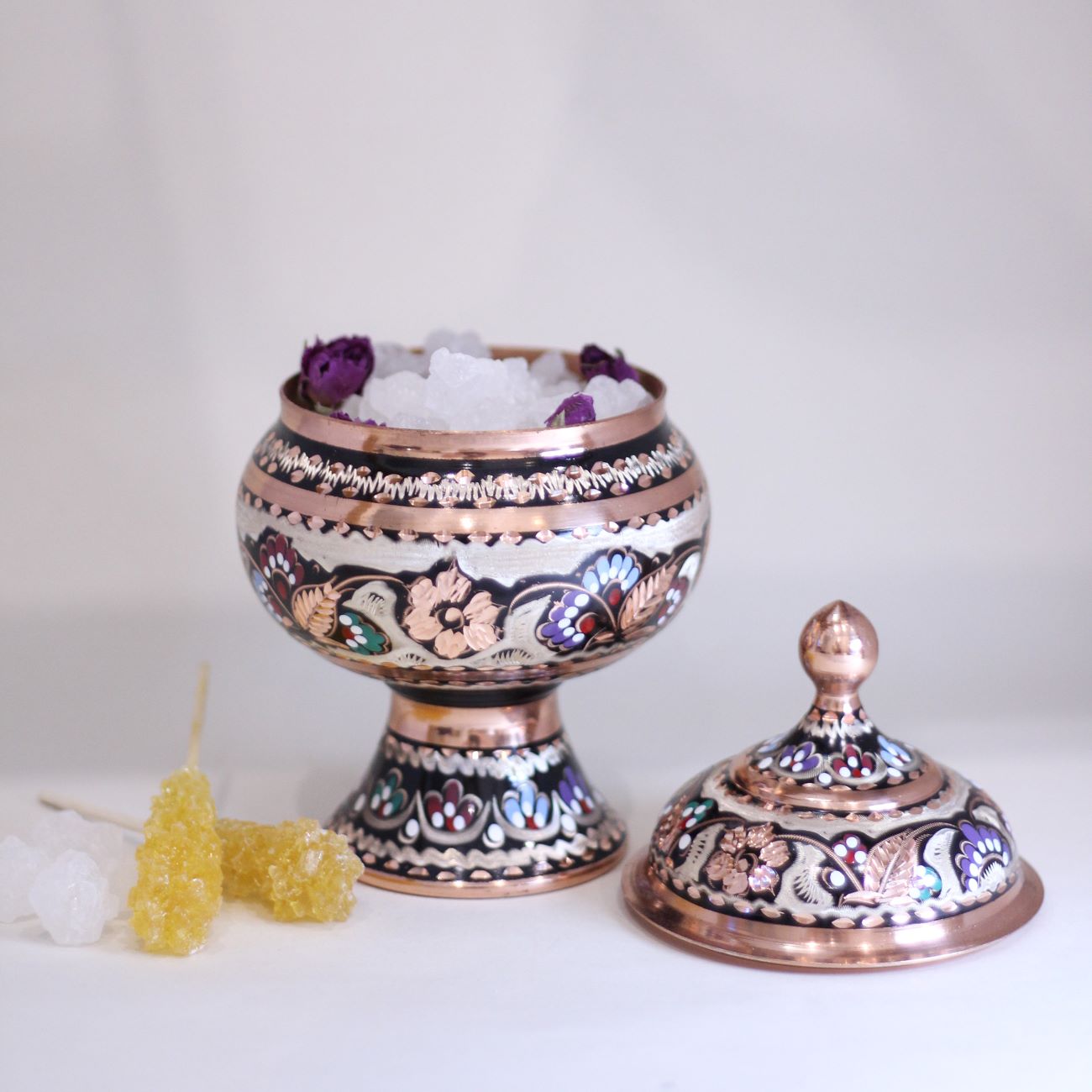 Handgefertigte persische Kupfer-Zuckerdose mit Deckel im Jar-Design – Minakari Emaille