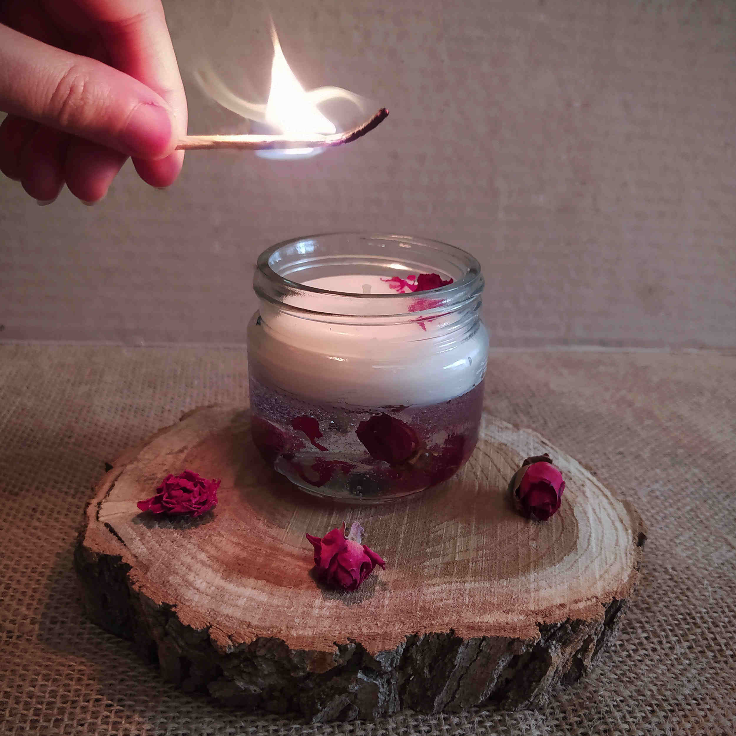 Duftkerze im Glas – Entspannung & jede Gelegenheit mit Rosenblütendesign