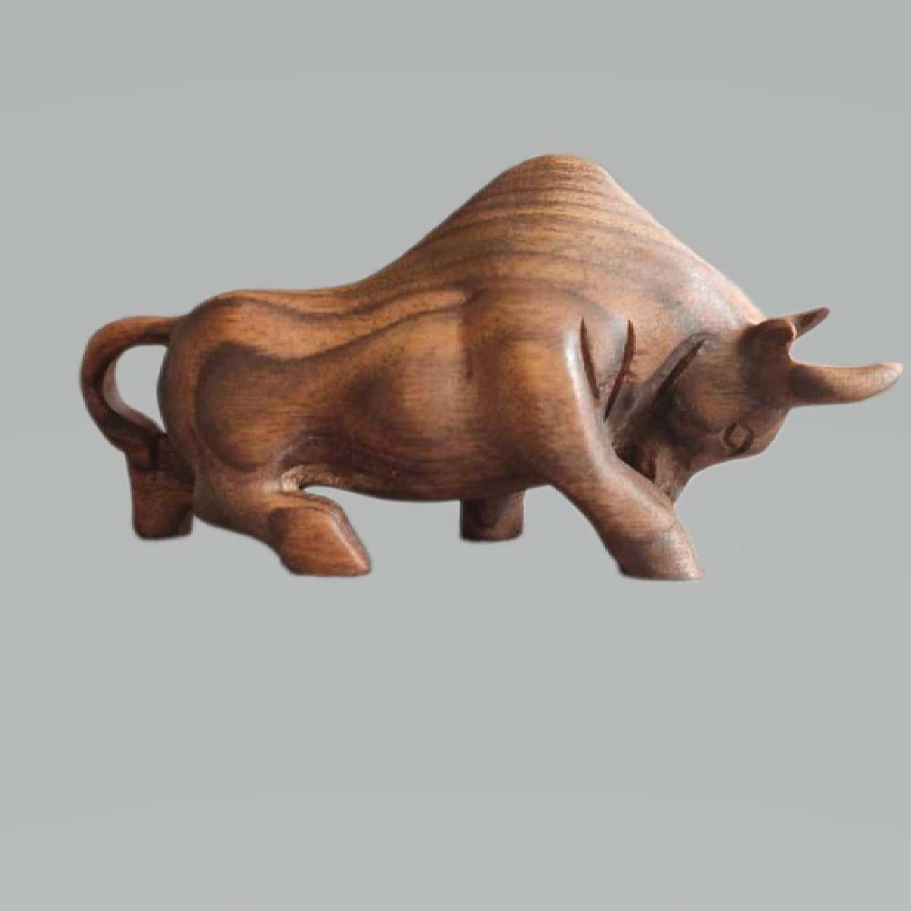 Dekorative Holz-Bullen Skulptur – Symbol für Stärke und Kraft