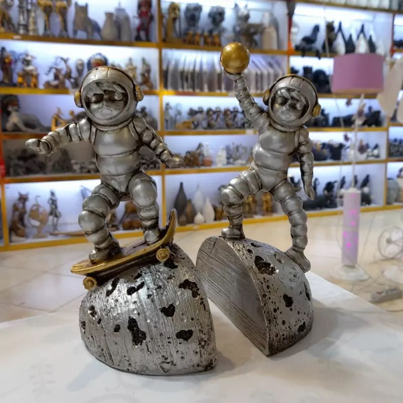 2-teiliges Astronauten-Figurinen-Set – Buchhalter und Dekor