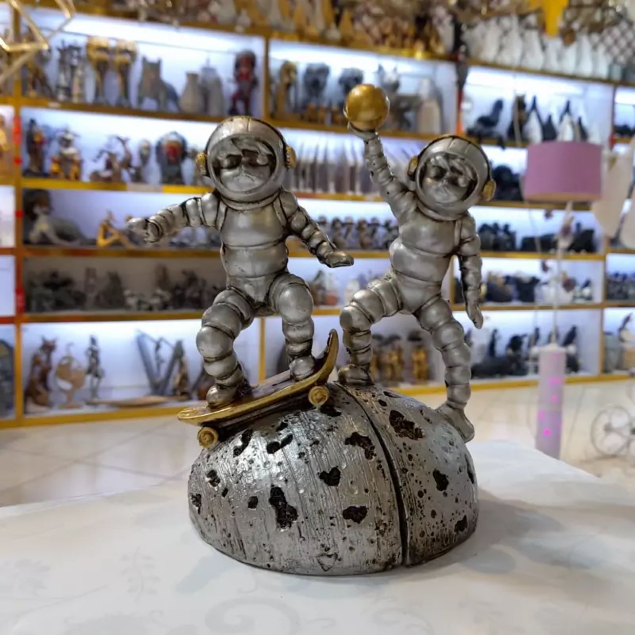 2-teiliges Astronauten-Figurinen-Set – Buchhalter und Dekor