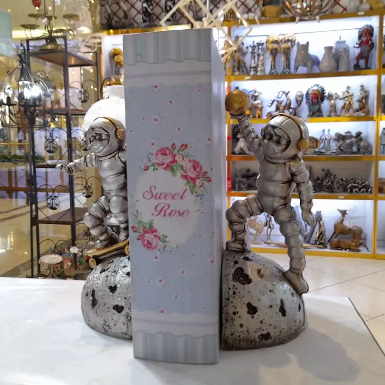 2-teiliges Astronauten-Figurinen-Set – Buchhalter und Dekor