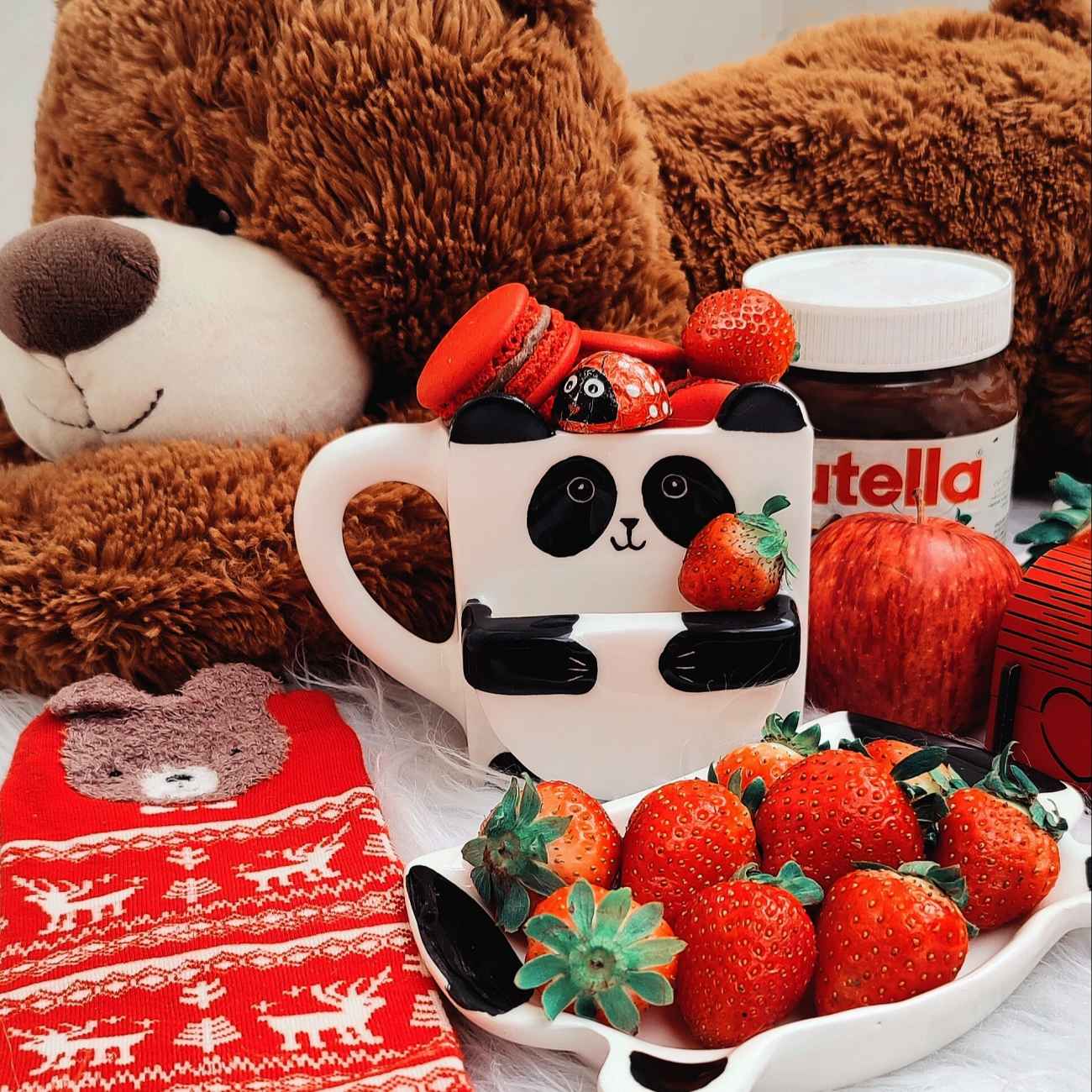 Künstlerische Keramiktasse – Panda Design mit Kekshalter