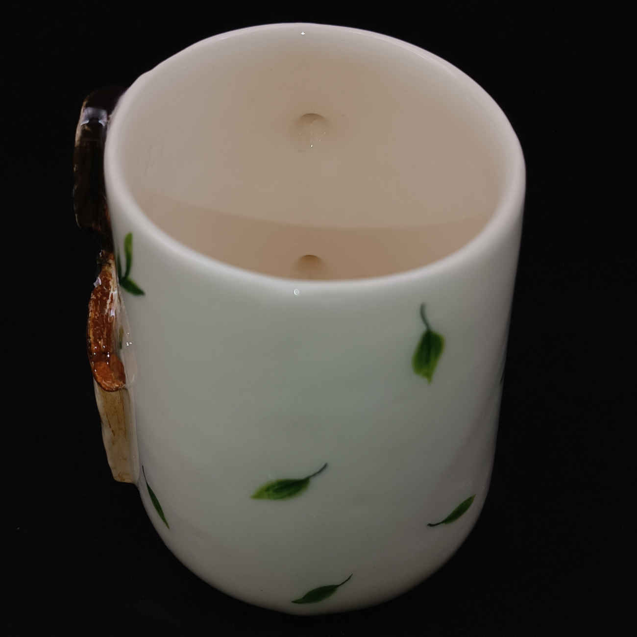 Künstlerische Keramiktasse – Perfekt zum Verschenken und Sammeln mit Mädchendesign