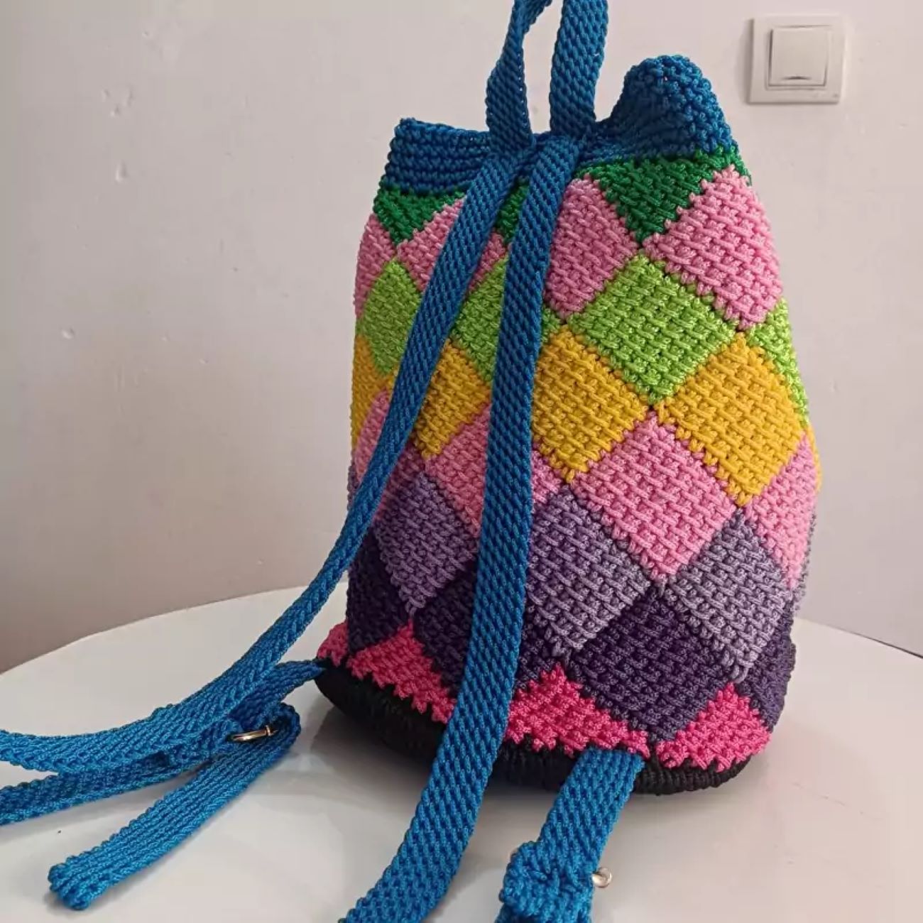 Handgefertigte tunesische Häkeltasche – Buntes, personalisiertes Accessoire