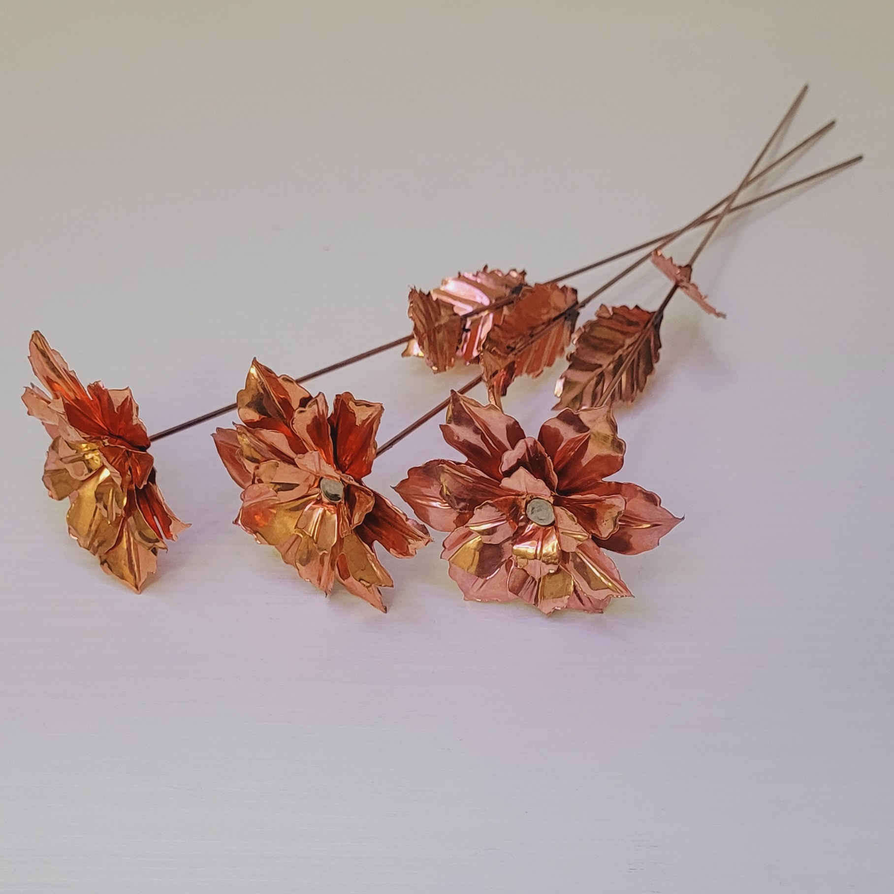 Dekorative Kupferblume – Wohnambiente aufwerten mit Handgefertigter Floraler Kunst (x5)