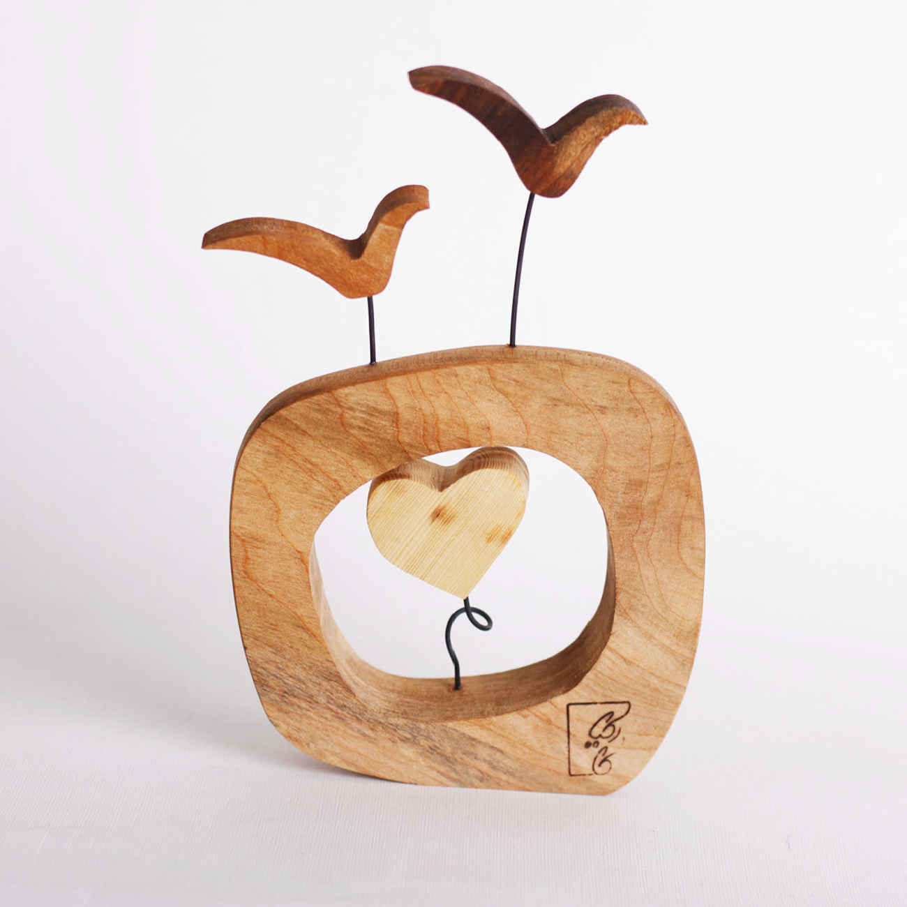 Holz-Vogelfigur – Handgefertigt und natürlich für Dekor.